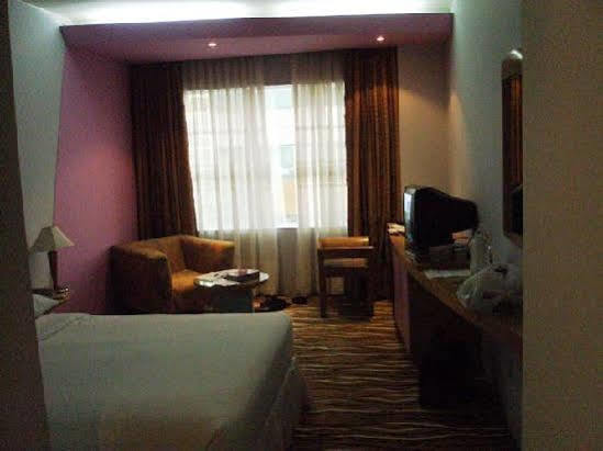 Amazon Lilly Lake View Residence Dhaka Esterno foto